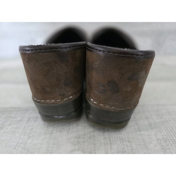 Dansko Professional Camo Suede  Womens Brown Camouflage Clogs 40 - Picture 4 of 6